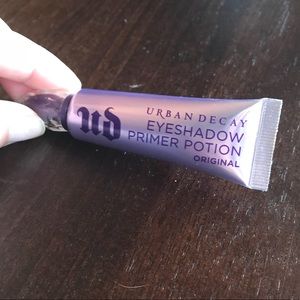 Eyeshadow primer